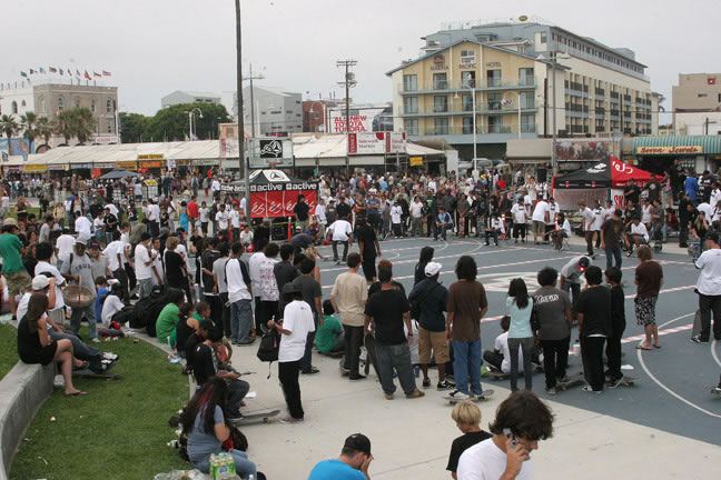eS Game of SKATE in Venice